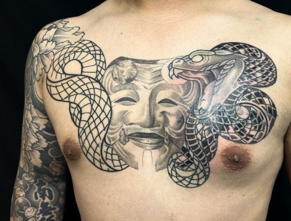 能面 翁・蛇・カバーアップのワンポイントTattoo(タトゥー)の画像