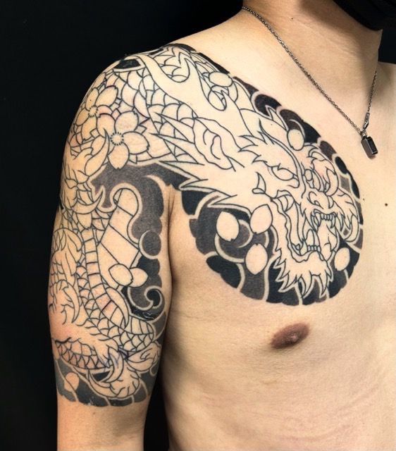 龍・桜花(五分袖)の刺青、和彫り(Japanese Tattoo・タトゥー)の画像