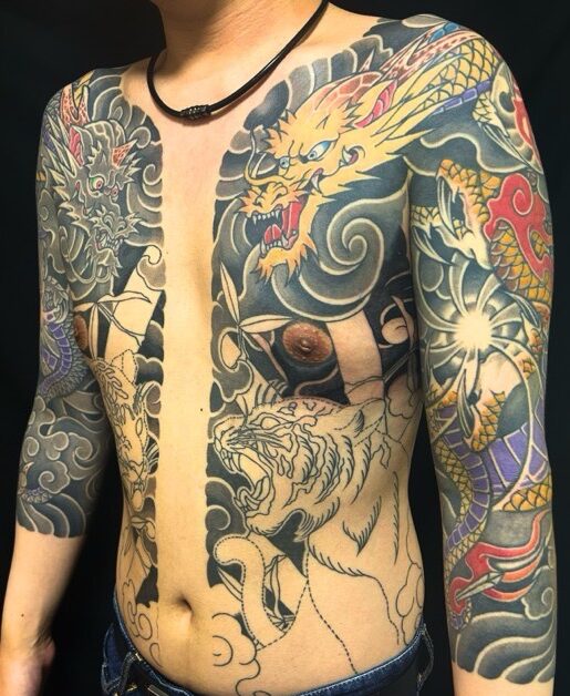 阿吽の龍・虎(胸割り七分袖)の刺青、和彫り(Japanese Tattoo・タトゥー)の画像