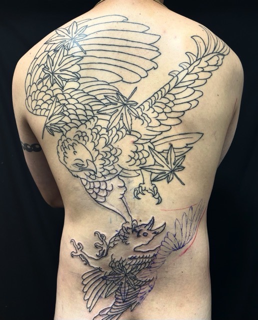 鷹・烏・紅葉の刺青、和彫り(Japanese Tattoo・タトゥー)の画像