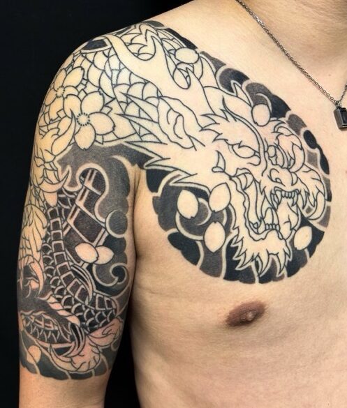 阿吽の龍・桜花(五分袖)の刺青、和彫り(Japanese Tattoo・タトゥー)の画像