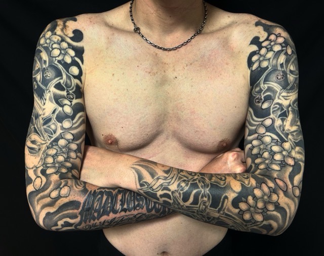 ツーフェイス・桜花・レタリングのワンポイントTattoo(タトゥー)の画像