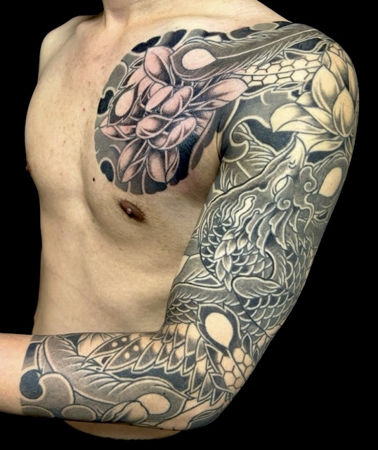 鳳凰・蓮の花(七分袖)の刺青、和彫り(Japanese Tattoo・タトゥー)の画像