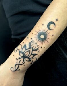蓮・太陽・月・トライバルのワンポイントTattoo(タトゥー)の画像