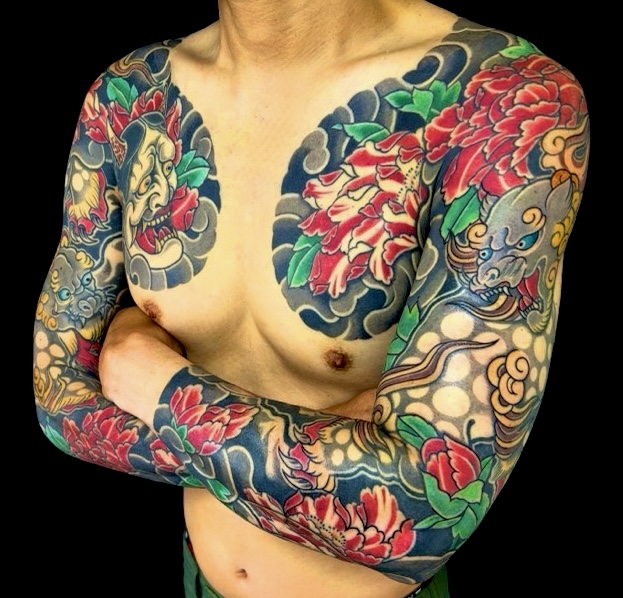 唐獅子・牡丹散らし(長袖)の刺青、和彫り(Japanese Tattoo・タトゥー)の画像