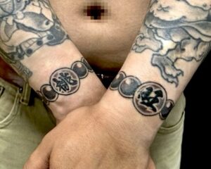 数珠・漢字のワンポイントTattoo(タトゥー)の画像