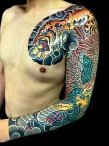 虎・鷹・蛇(長袖)の刺青、和彫り(Japanese Tattoo・タトゥー)の画像