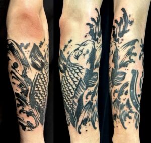 登り鯉・波・毛筆のワンポイントTattoo(タトゥー)の画像