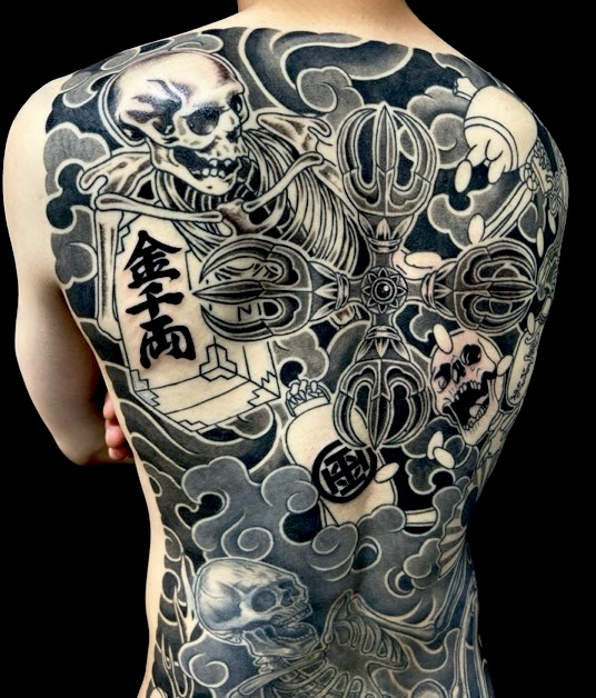 骸骨・密教法具・縁起物尽くしの刺青、和彫り(Japanese Tattoo・タトゥー)の画像