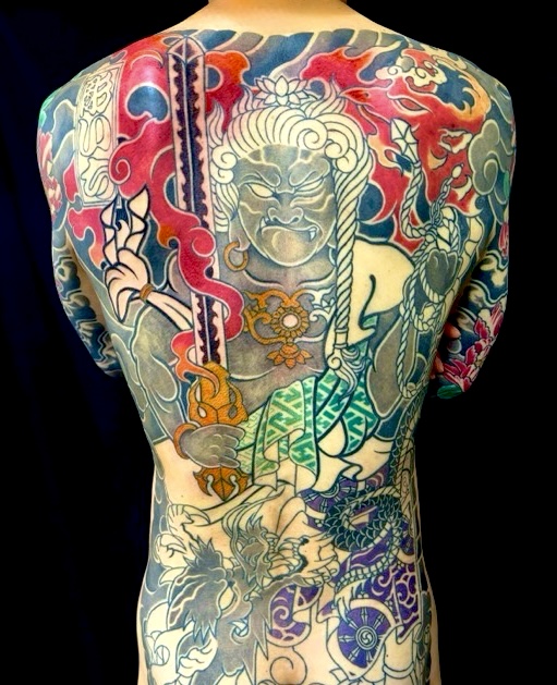 不動明王・迦楼羅炎・龍(額彫り)の刺青、和彫り(Japanese Tattoo・タトゥー)の画像