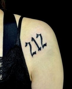 数字レタリングのワンポイントTattoo(タトゥー)の画像