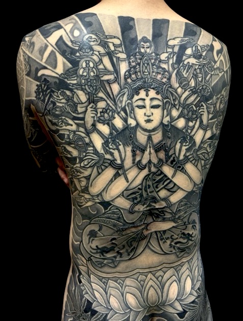 千手観世音菩薩(額彫り)の刺青、和彫り(Japanese Tattoo・タトゥー)の画像