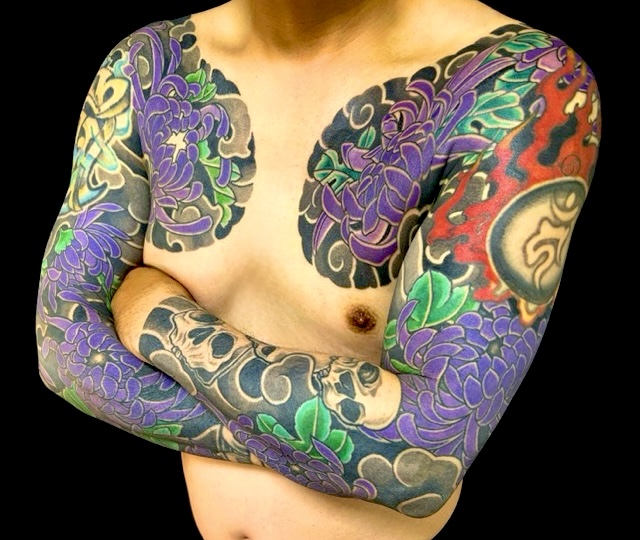 菊散らし・髑髏・梵字・リメイクの刺青、和彫り(Japanese Tattoo・タトゥー)の画像