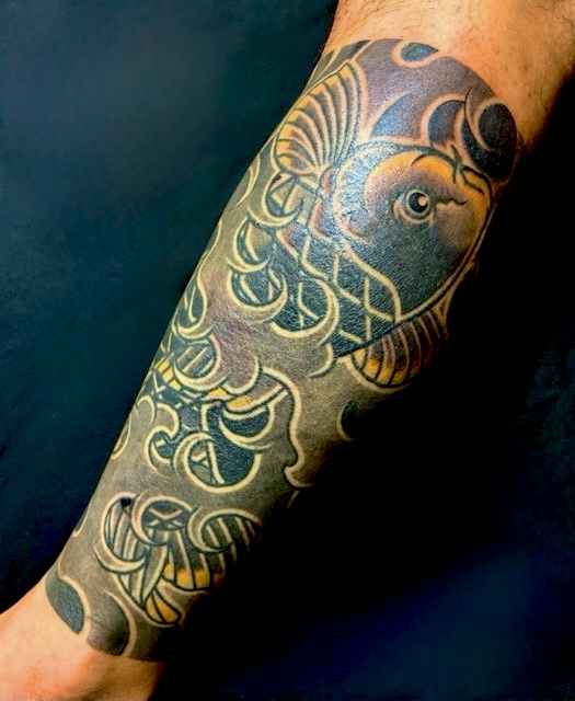 登り鯉・波しぶき(額彫り)のワンポイントTattoo(タトゥー)の画像