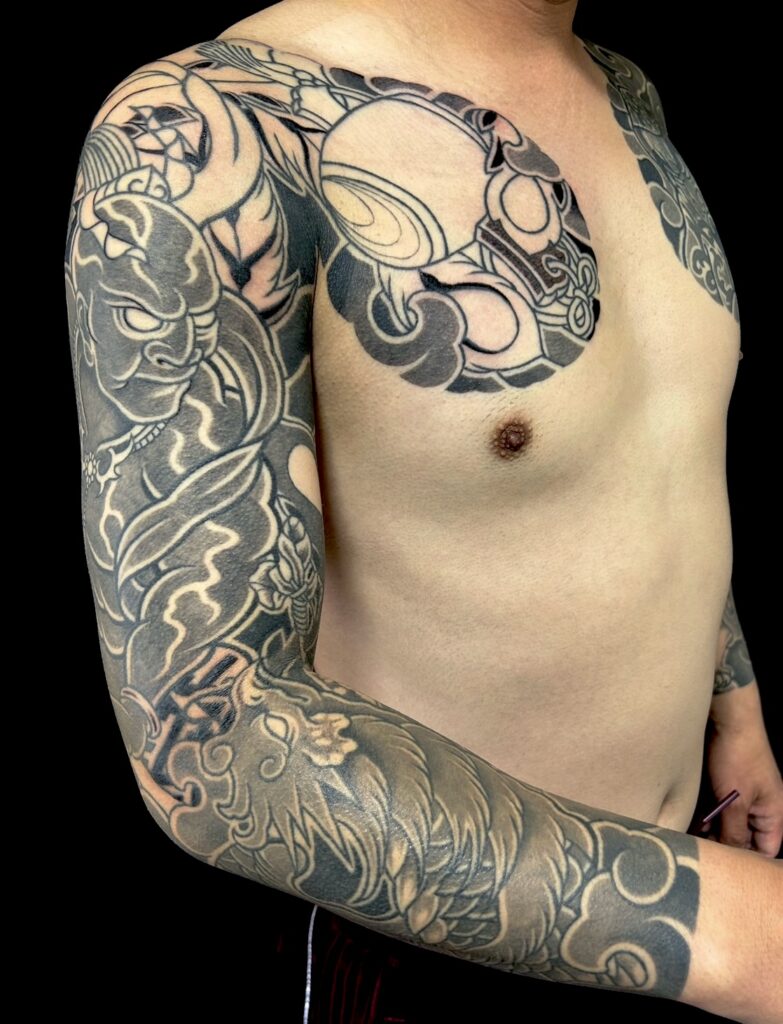 仁王・鳳凰・打ち出の小槌の刺青、和彫り(Japanese Tattoo・タトゥー)の画像