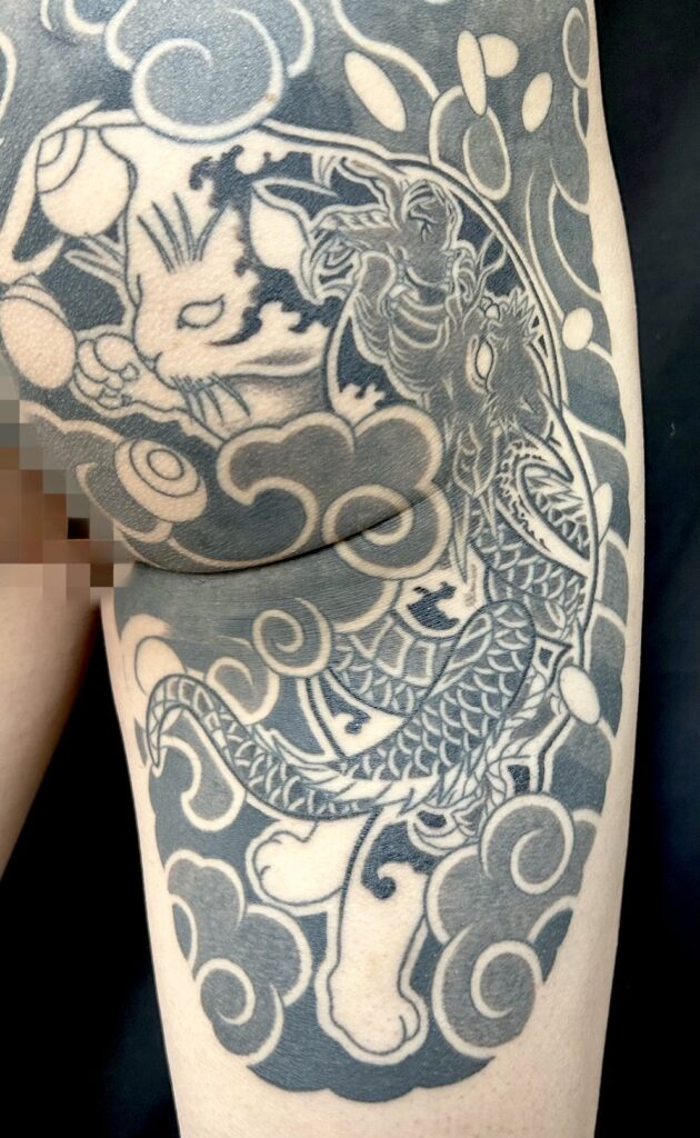 招き猫・龍・縁起物尽くしの刺青、和彫り(Japanese Tattoo・タトゥー)の画像