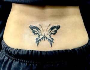 蝶のトライバルのワンポイントTattoo(タトゥー)の画像