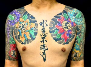 仁王・牡丹・梵字・漢字(額彫り五分袖)の刺青、和彫り(Japanese Tattoo・タトゥー)の画像