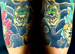 仁王・牡丹・梵字・漢字・蛙(額彫り五分袖)の刺青、和彫り(Japanese Tattoo・タトゥー)の画像