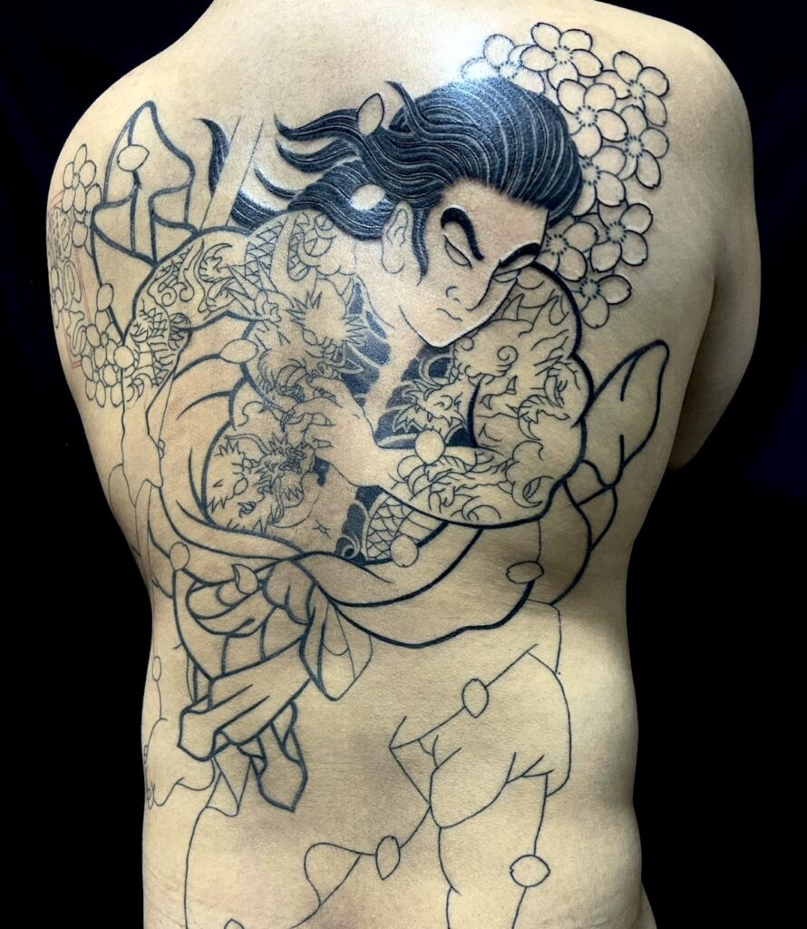 九紋龍史進・桜花(背中抜き彫り) の刺青、和彫り(Japanese Tattoo・タトゥー)の画像