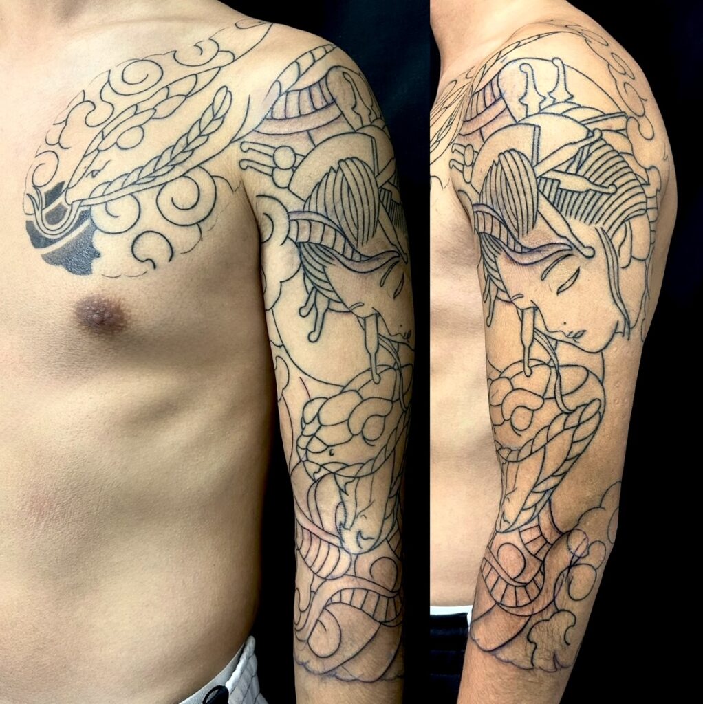 蛇・生首(額彫り七分袖)の刺青、和彫り(Japanese Tattoo・タトゥー)の画像