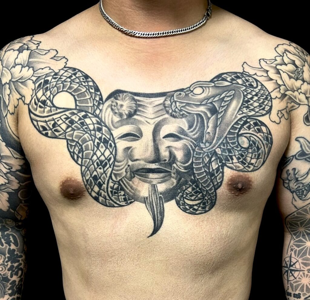 翁・蛇・カバーアップのワンポイントTattoo(タトゥー)の画像