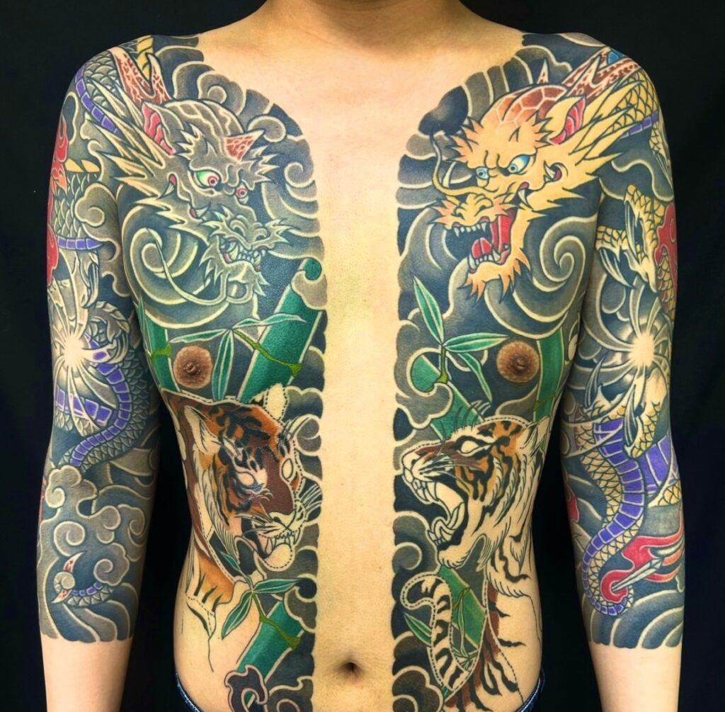 龍虎図・竹(胸割り七分袖)のタトゥー・刺青・和彫画像