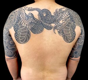 阿吽の龍・梵字(額彫り五分袖)のタトゥー・刺青・和彫画像