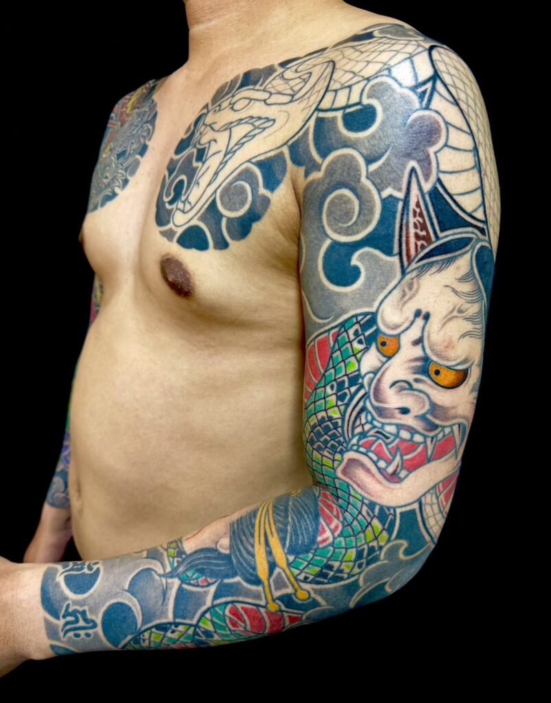 蛇・般若・生首(額彫り長袖)のタトゥー・刺青・和彫画像