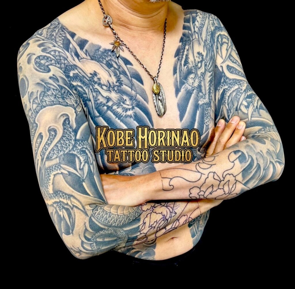 九紋龍・牡丹(胸割り長袖)のタトゥー・刺青・和彫画像