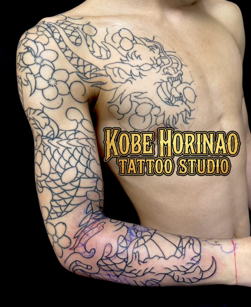 龍・桜花(額彫り長袖)のタトゥー・刺青・和彫画像