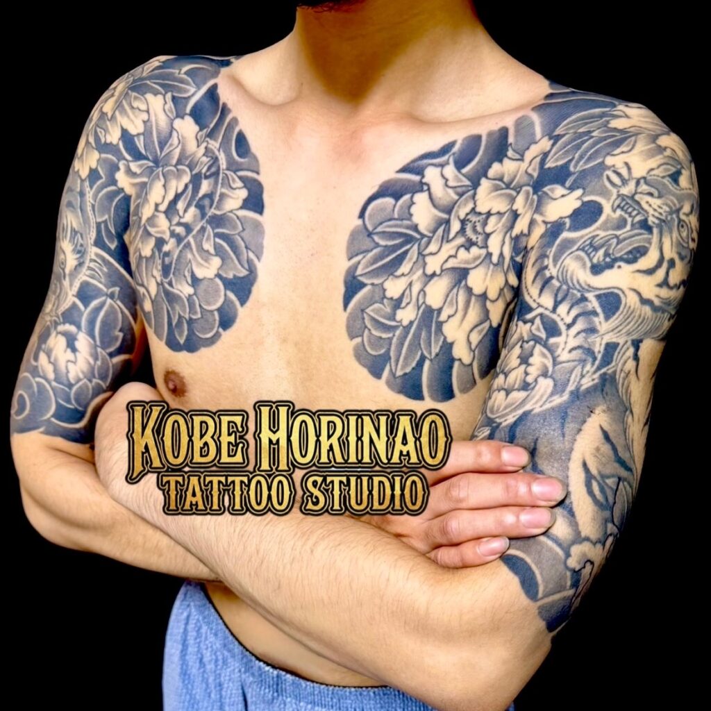 阿吽の虎・牡丹(額彫り五分袖)のタトゥー・刺青・和彫画像