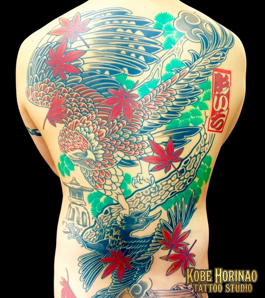 鷹・烏・松・紅葉・庭(背中抜き彫り)のタトゥー・刺青・和彫画像