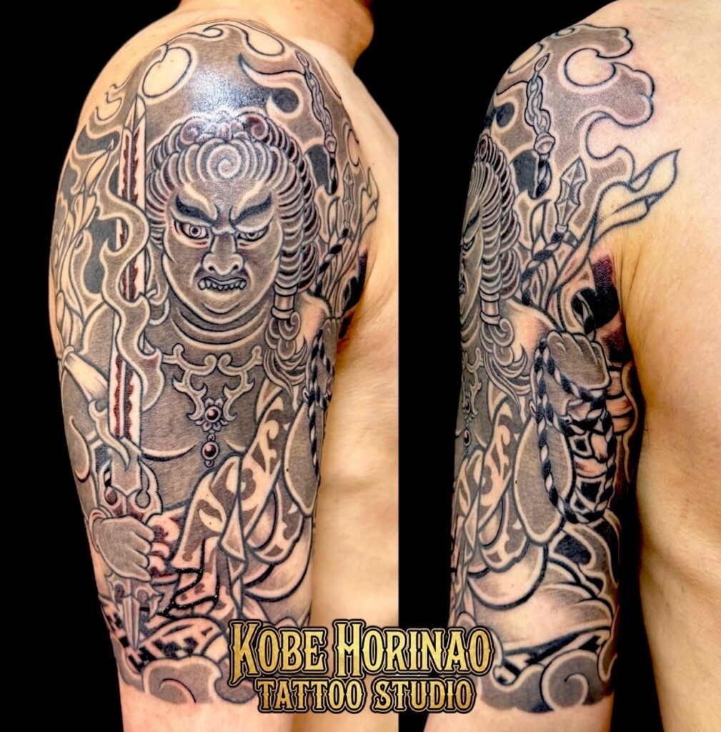 不動明王(額彫り五分袖)のタトゥー・刺青・和彫画像