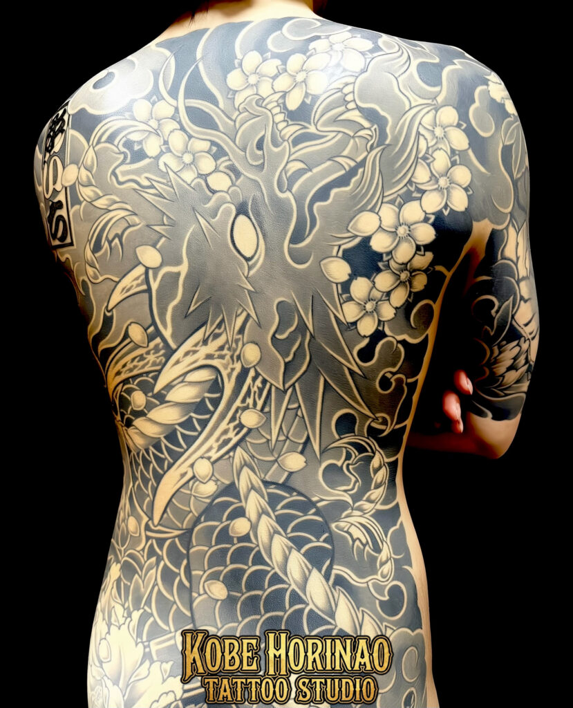 昇龍・桜花(背中額彫り)のタトゥー・刺青・和彫画像