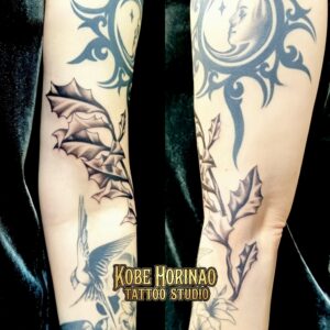 柊・ツバメ・百合・三日月・トライバルのタトゥー・Tattoo画像