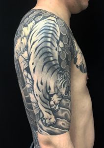 虎と牡丹の刺青、和彫り(Japanese Tattoo)の画像です。