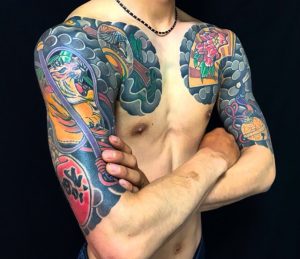 縁起物尽くし・打ち出の小槌・軍配・達磨の刺青、和彫り(Japanese Tattoo・タトゥー)の画像