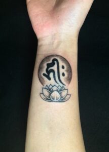 梵字・蓮の花のワンポイントTattoo(タトゥー)の画像