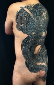 正面一匹龍・フルカバーアップの刺青、和彫り(Japanese Tattoo・タトゥー)の画像