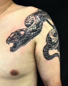 蛇・日本刀のワンポイントTattoo(タトゥー)の画像