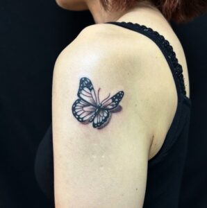 蝶のワンポイントTattoo(タトゥー)の画像
