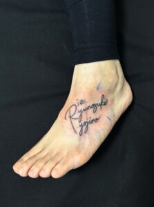 レタリングのワンポイントTattoo(タトゥー)の画像