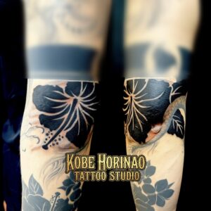 ハイビスカスのワンポイントTattoo(タトゥー)の画像