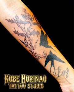 茨・燕シルエット・レタリングのタトゥー (Tattoo・刺青)｜神戸彫なお タトゥースタジオ